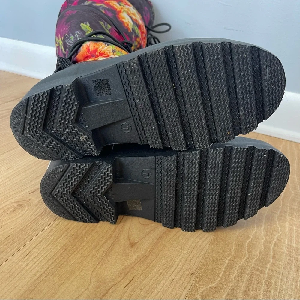 Dirty Laundry Pied Piper Floral Snow Boots Sz 7 Like New - Picture 9 of 12